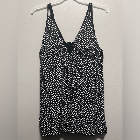 Woman’s Black w/White Polka Dots Trimshaper Bathing Suit Size 22 - Picture 2 of 10